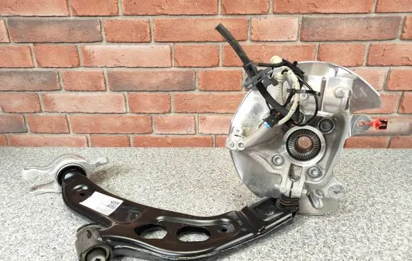 BMW 2 Active Tourer U06 Front wheel hub spindle knuckle 6890171 8846543
