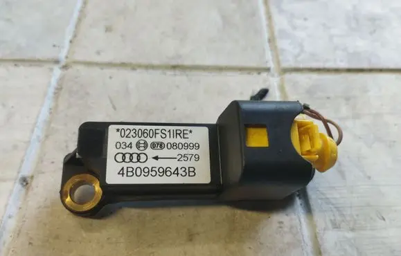 Audi A6 S6 C5 4B Airbag deployment crash/impact sensor 4B0959643B 080999