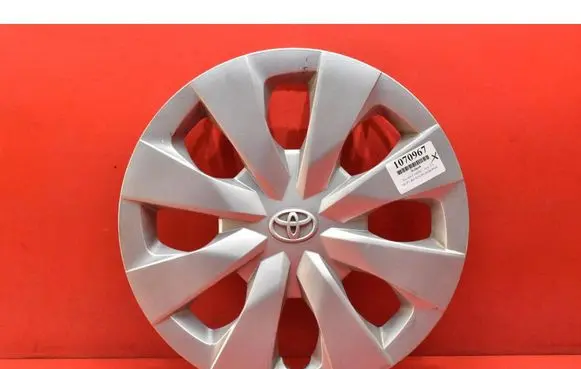 Toyota Corolla E10 R17 wheel hub/cap/trim 4260202551