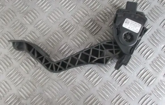 Peugeot 207 Accelerator throttle pedal 9682805780