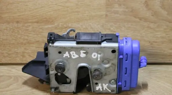 Audi A4 S4 B5 8D Rear door lock 8D0839015A