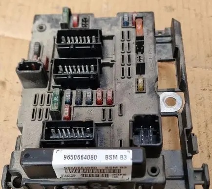 Peugeot 307 Trunk lid opening control unit 