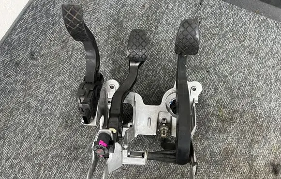 Audi A4 S4 B8 8K Clutch pedal 8K1721316A 8K1721523 8K1721117
