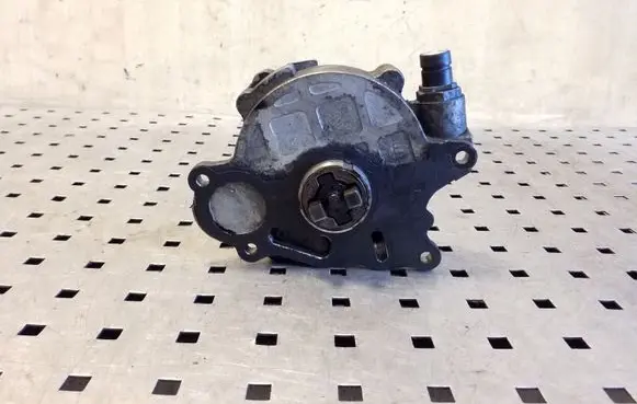 Volkswagen Tiguan Vacuum pump 03L145100F