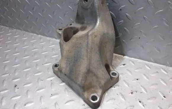 Lexus IS 220D-250-350 Engine mounting bracket