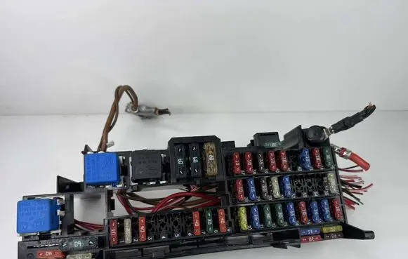 Mercedes-Benz A W168 Fuse module A1685462143