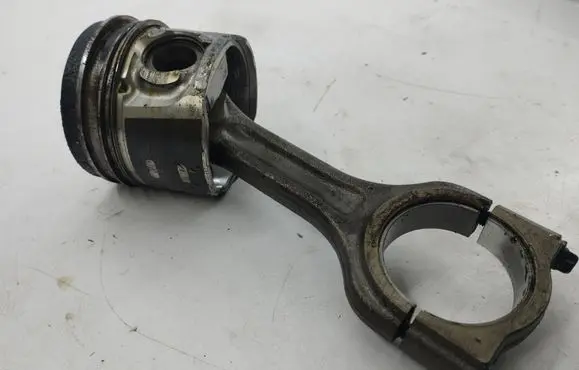 Ford C-MAX II Piston with connecting rod