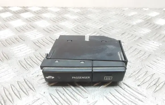 Toyota Avensis T250 Windscreen/window heater switch 8479005110D