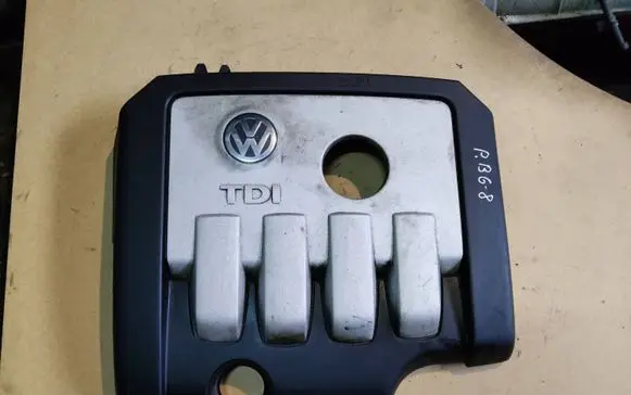 Volkswagen PASSAT B6 Engine cover (trim) 03G103925BF 03G103925BC 03G103925BN