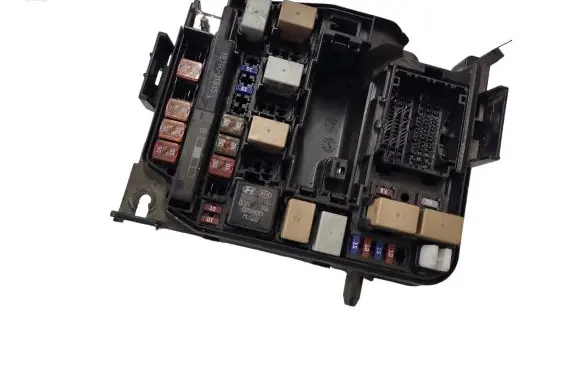 Hyundai i40 Fuse module 912033Z180 12A08120 121018