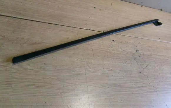 Citroen C4 I Rear door windshield rail 9647272580