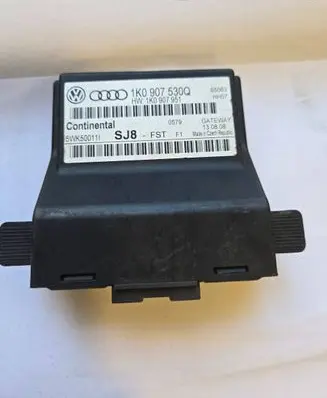 Audi A3 S3 8L Gateway control module 1K0907530Q 1K0907951