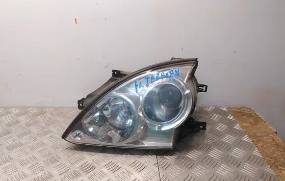 Hyundai Terracan Headlight/headlamp 92101H1