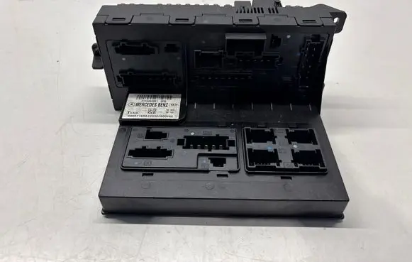 Mercedes-Benz E W211 SAM control unit 2115453901