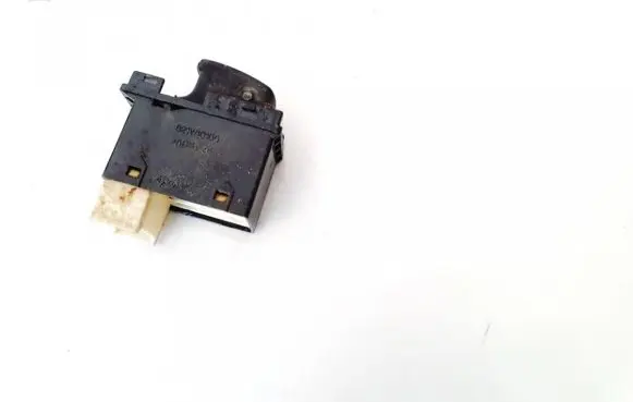 Hyundai Trajet Electric window control switch 621w10100