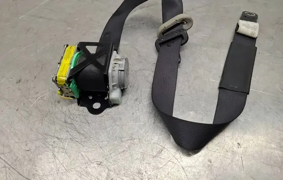 Toyota Urban Cruiser (XP110) Front seatbelt TKAF2EF755P 0438118