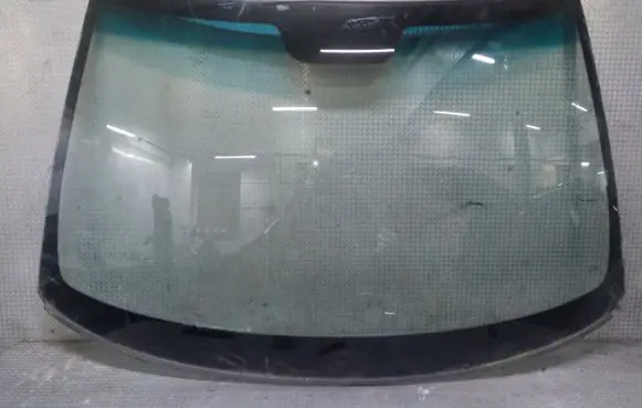 Volvo XC70 Front windscreen/windshield window 