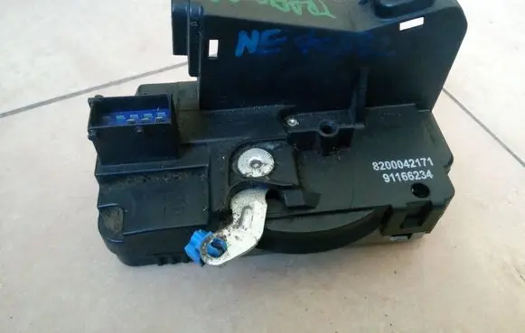 Renault Trafic II (X83) Front door lock 8200042171 91166234 NE70582