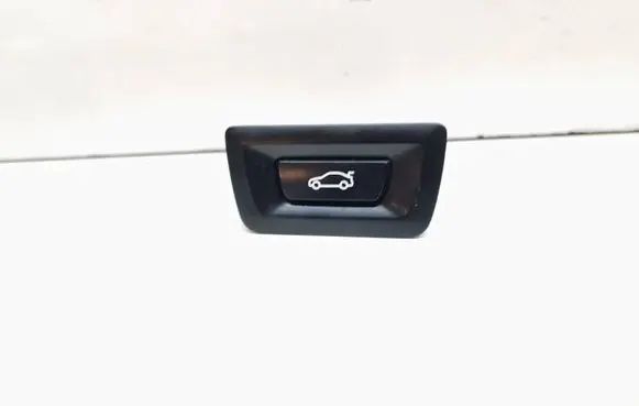 BMW 2 F46 Tailgate/boot open switch button 9275119