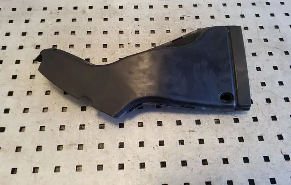Audi A4 S4 B7 8E 8H Air intake duct part 8E0129618