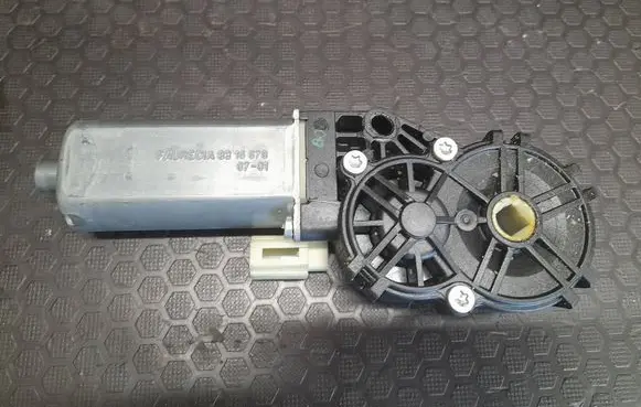 BMW 5 E60 E61 Seat adjustment motor 0390201999
