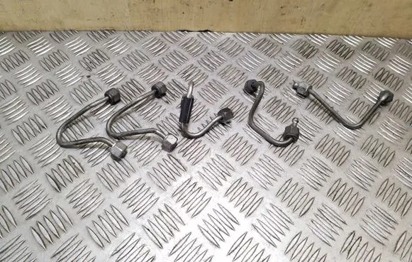 Nissan Qashqai Fuel injector supply line/pipe 