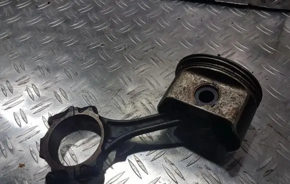 Chrysler 300M Piston with connecting rod 4792136
