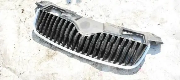 Skoda Fabia Mk2 (5J) Front grill 5JD853668B 5JD853651B
