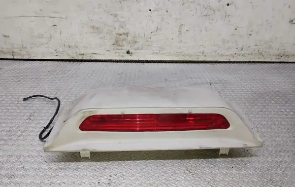 Lincoln Town Car Third/center stoplight F8VB13A613A F8VX13A618A