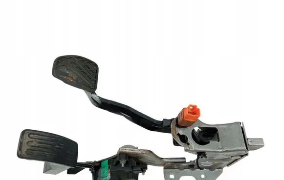 Nissan Qashqai Brake pedal E001046X11