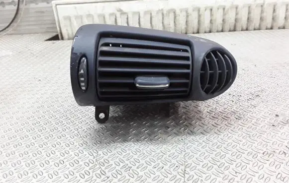Mercedes-Benz C W203 Dashboard side air vent grill/cover trim