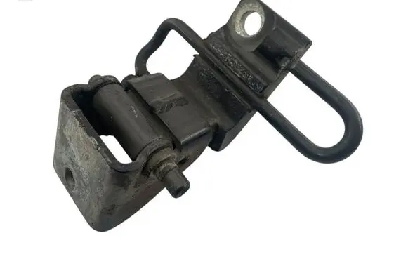 Volkswagen Touareg I Front door lower hinge 7L0831411A