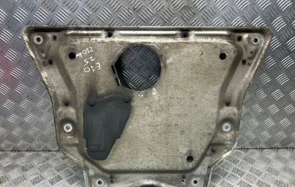 BMW X5 E70 Engine splash shield/under tray 6786568
