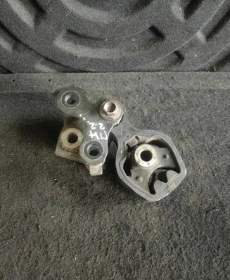 Mazda 3 II Engine mount bracket KD62