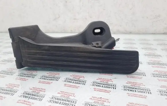 Volkswagen Touran II Accelerator throttle pedal 1T1723503N