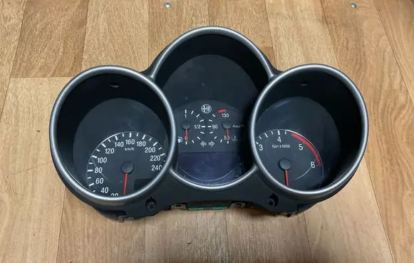 Alfa Romeo 147 Speedometer (instrument cluster) 735374414 110008953007 C486