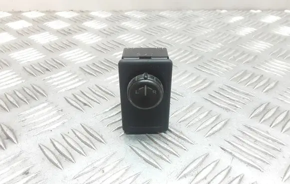 Nissan Almera Tino Wing mirror switch