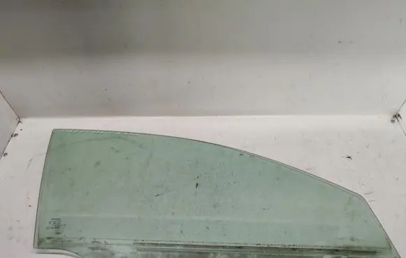Toyota Avensis T250 Front door window glass four-door