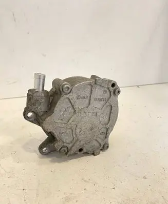 Volkswagen PASSAT B7 Vacuum pump 03L145100F