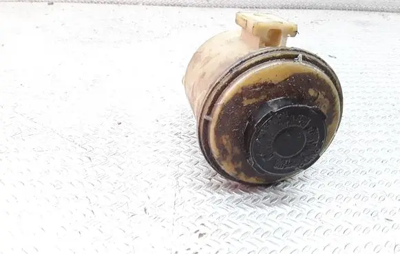 Nissan Terrano Power steering fluid tank/reservoir