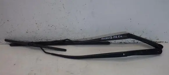 Hyundai Tucson TL Front wiper blade arm