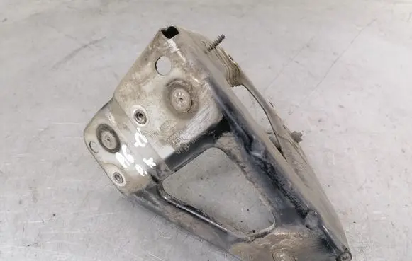 Audi A6 S6 C6 4F Fender mounting bracket 4F0821135