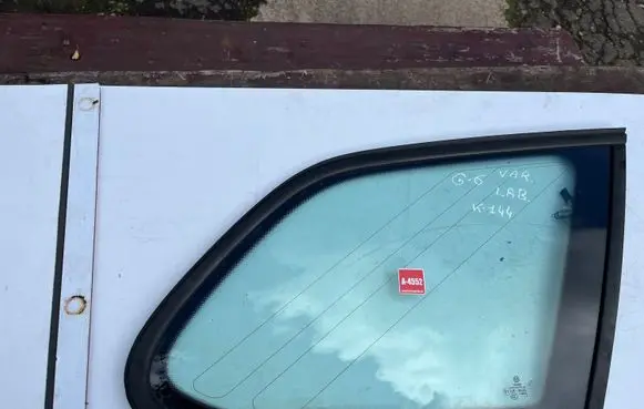 Volkswagen Golf VI Rear side window 1K9845298AG 43R004584