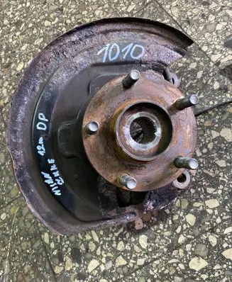 Nissan Juke I F15 Front wheel hub