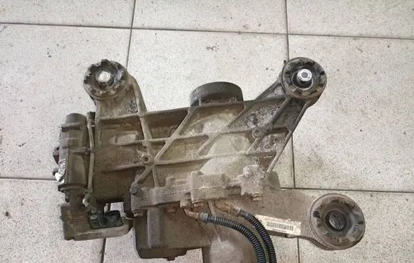 Volkswagen Tiguan Rear differential 0AY525010D