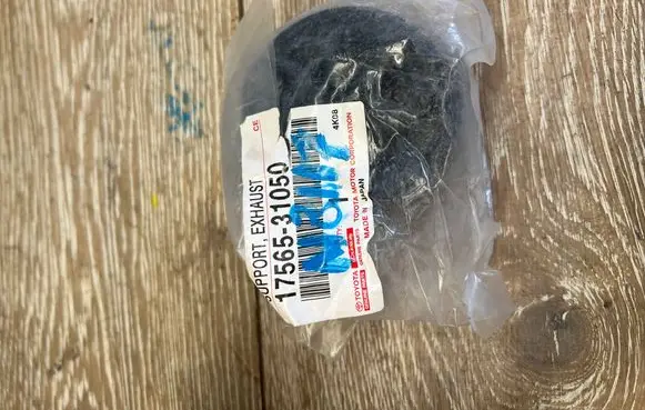 Lexus RX 450H Front upper strut mount 1756531050