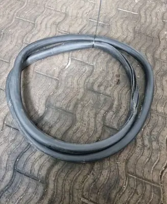 Volvo V40 Rear door rubber seal (on body) NOCODE