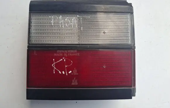 Volkswagen PASSAT B3 Tailgate rear/tail lights 333945107