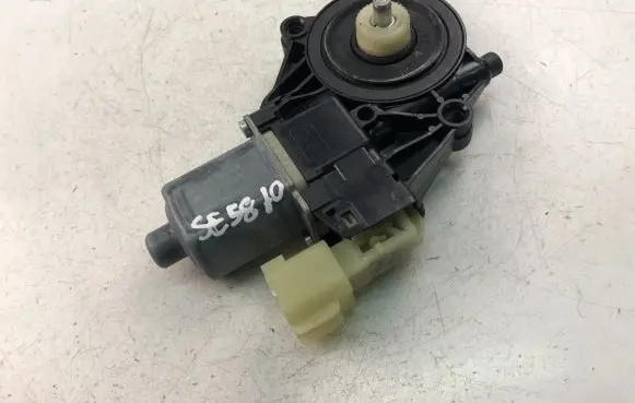 Ford Fiesta Front door window regulator motor 8A6114553B