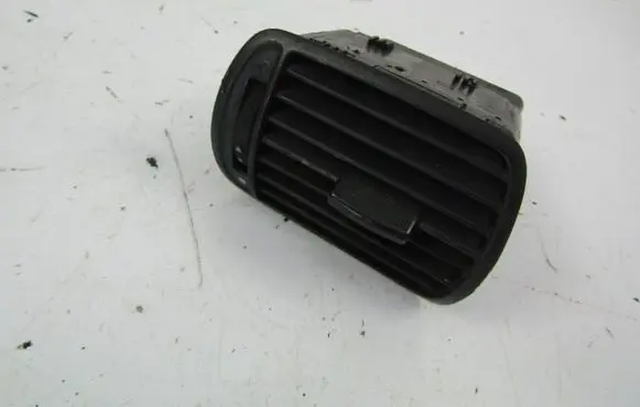 Seat Leon (1M) Dash center air vent grill 8L0820901